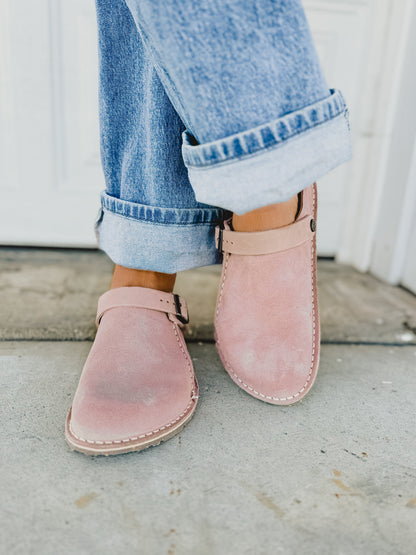 LUTRIO – PREMIUM SUEDE CONTOURED CLOGS